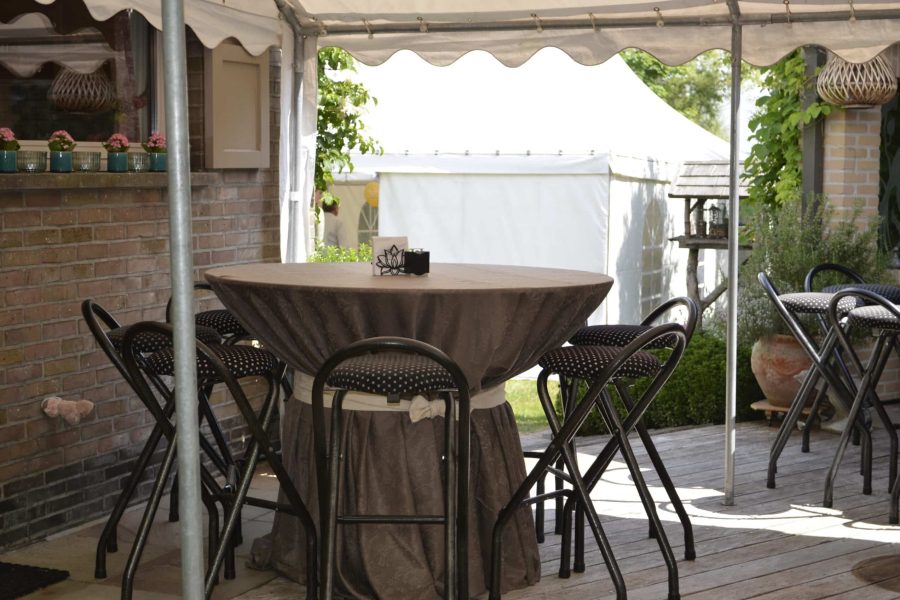 Grote receptie tafel met linnen